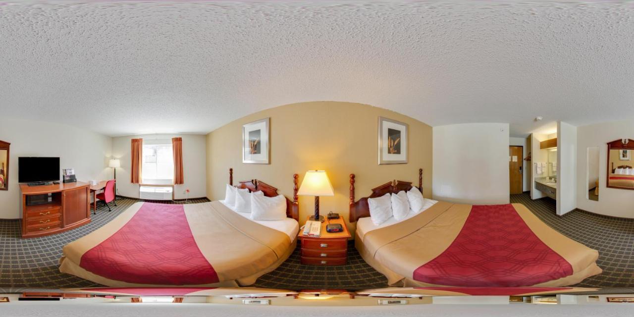 Rodeway Inn Cedar Rapids Exterior foto