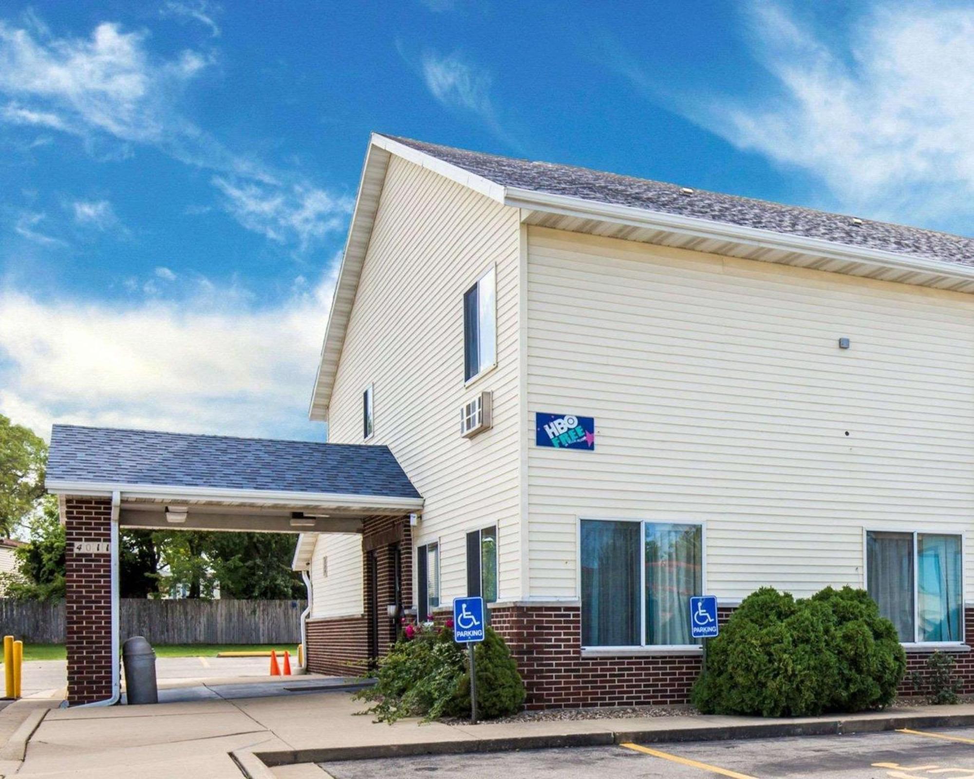 Rodeway Inn Cedar Rapids Exterior foto
