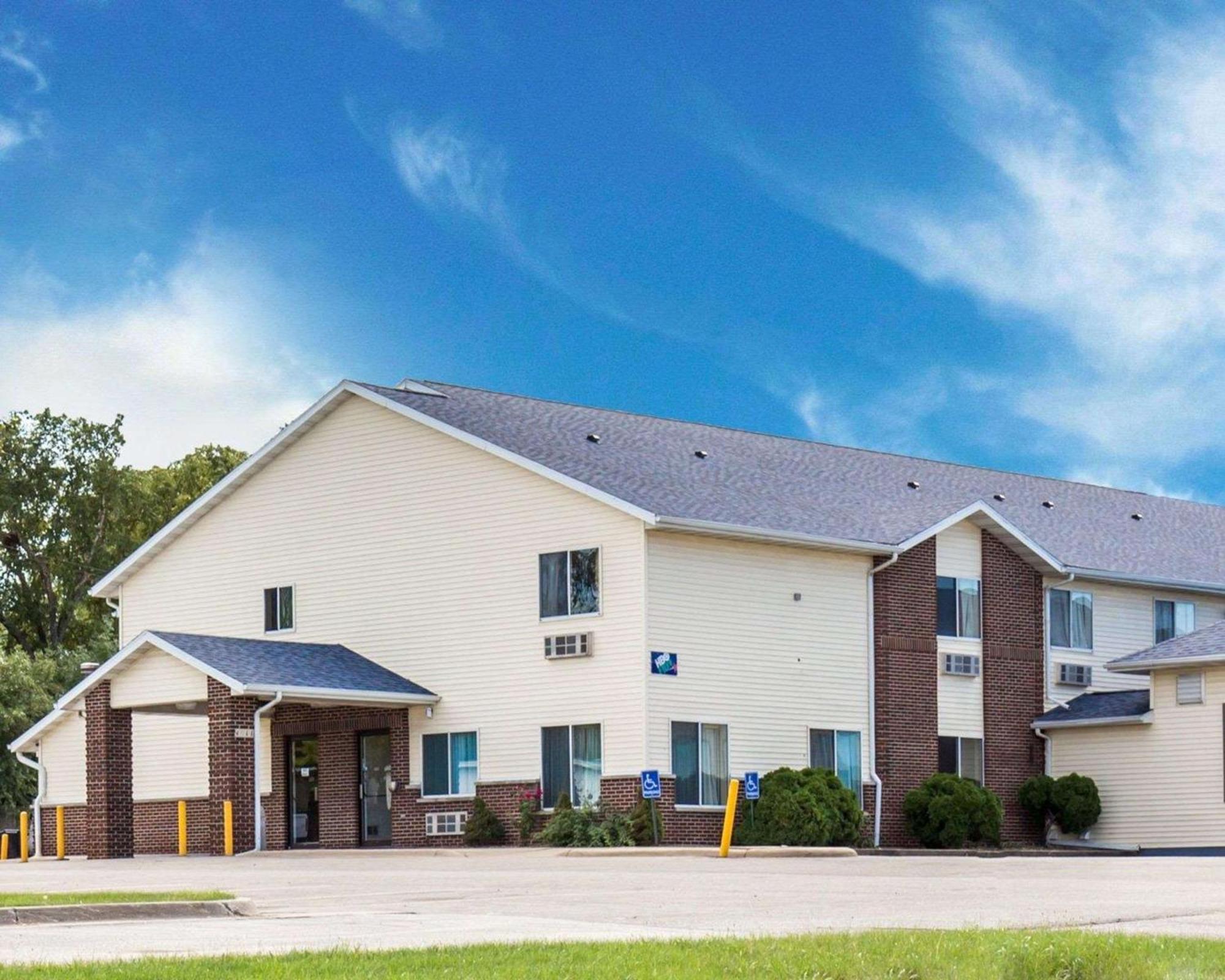 Rodeway Inn Cedar Rapids Exterior foto